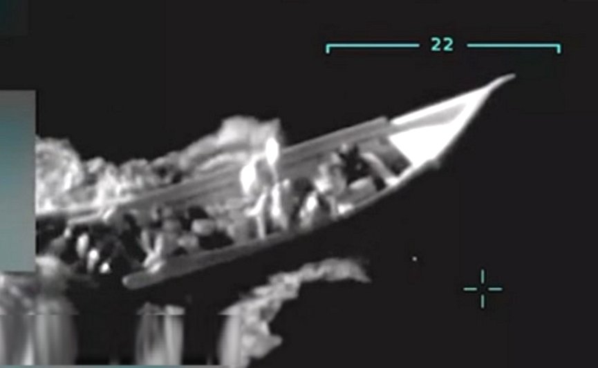 Trump divulga vídeo de destruição de barco com drog4s próximo a Venezuela; veja o vídeo