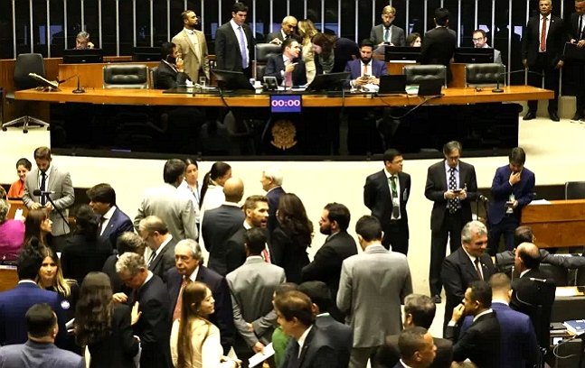 Câmara aprova ampliação gradual da licença-paternidade