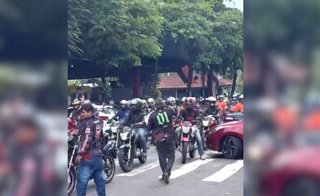 VÍDEO: motociclistas lotam CMM em audiência para regulamentar ‘Motouber’em Manaus