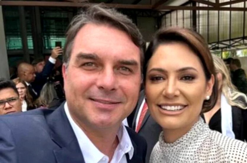 Análise aponta manobra após Bolsonaro escolher Flávio e não Michelle para eleições