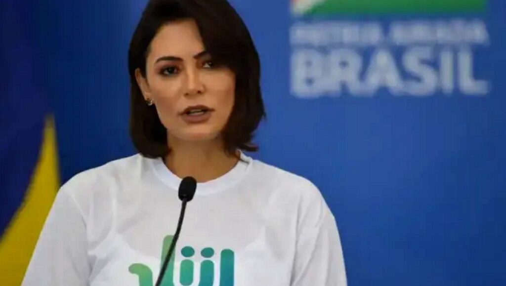 Michelle anuncia saída do PL Mulher e aliados dizem que ela cogita não disputar o Senado Michelle Bolsonaro