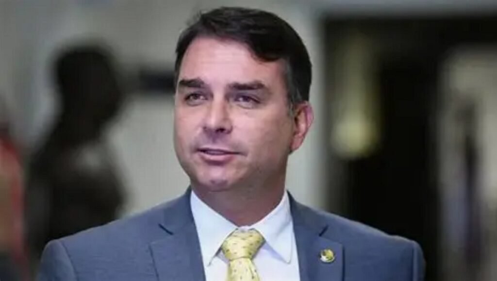 TSE restabelece filiação de Flávio ao PL