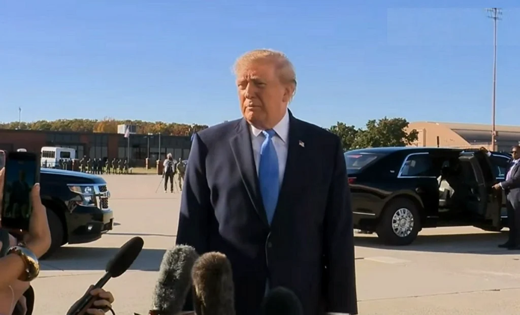 Trump questiona eleição de Lula e tensão política aumenta; veja o vídeo Donald Trump e Geraldo Alckmin em notícia sobre as declarações do presidente americano a respeito das eleições brasileiras.